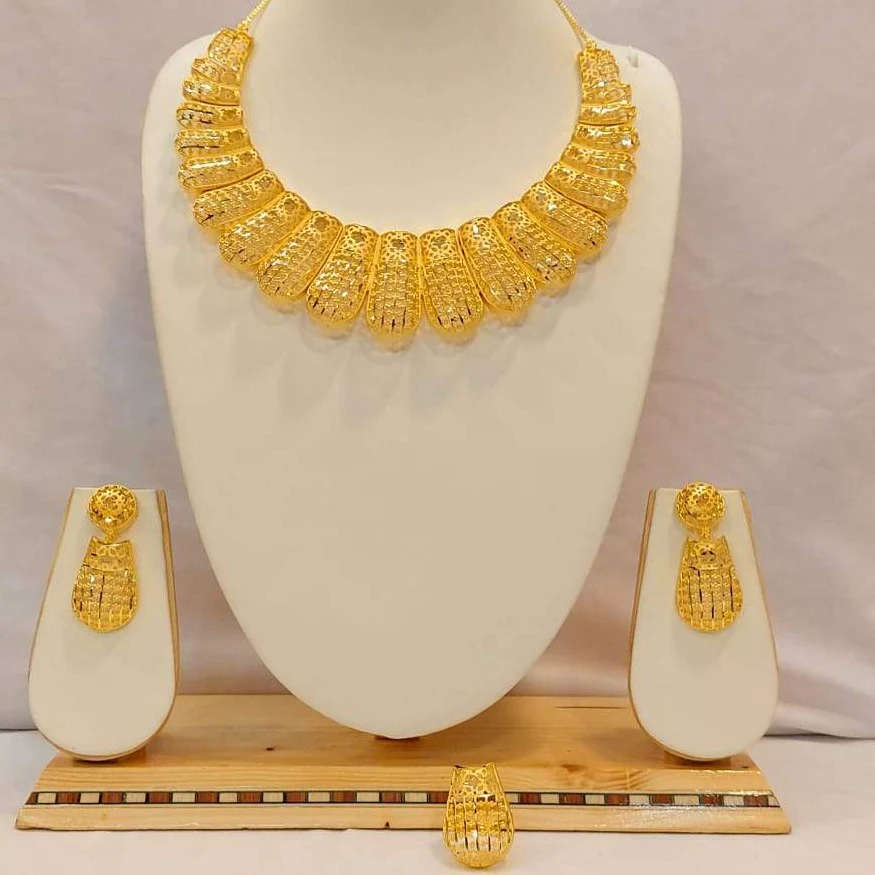 Hiraola's Product Image